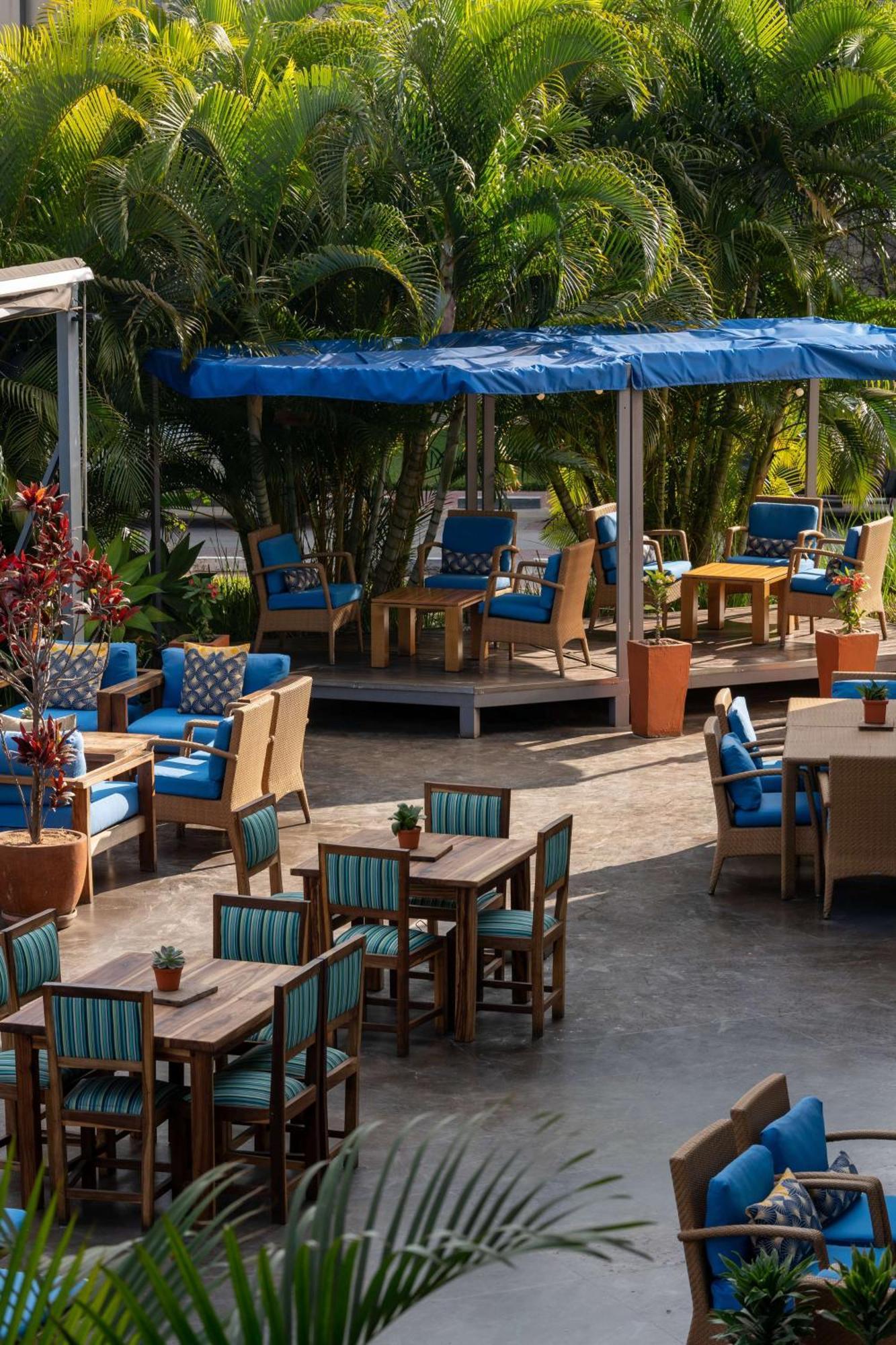 Radisson Blu Hotel Lusaka Bagian luar foto The Deck